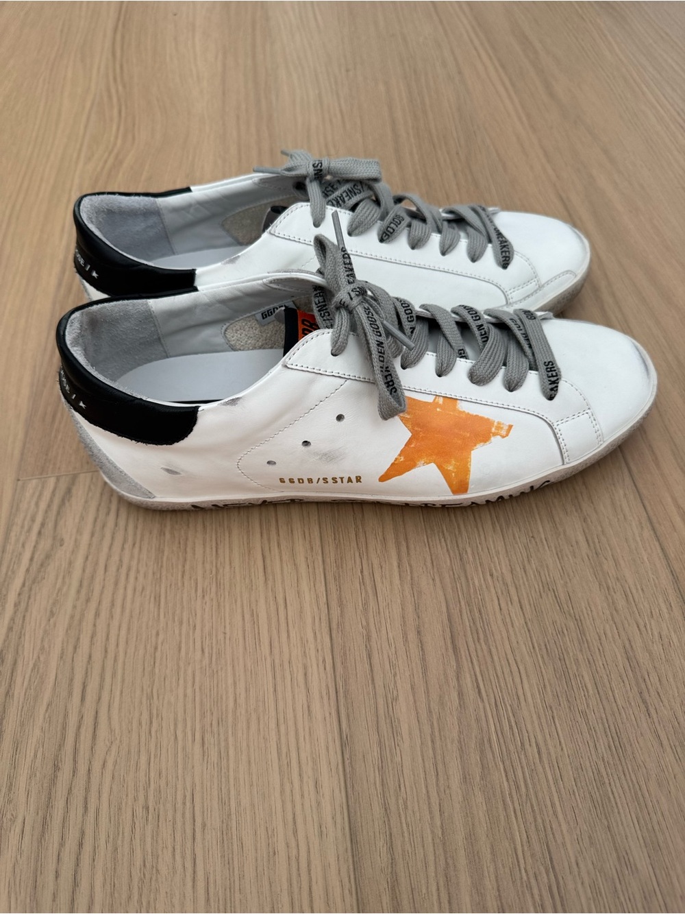 Golden Goose Men’s White Leather Sneakers with Orange Star and Gray Laces - Picture 3 of 6
